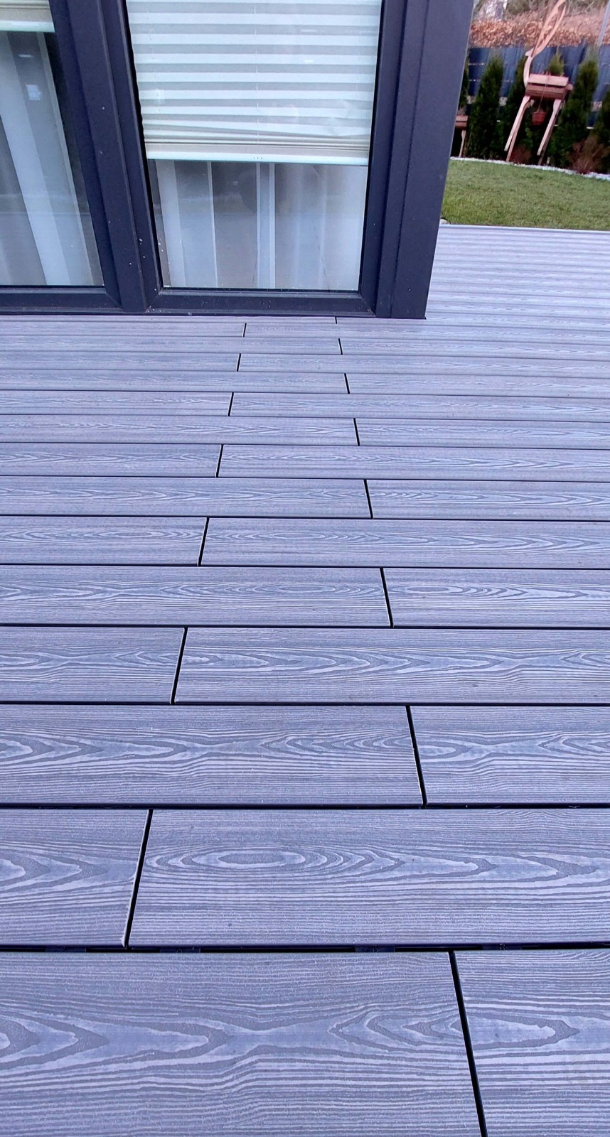 Niski taras z desek kompozytowych 3D Szary