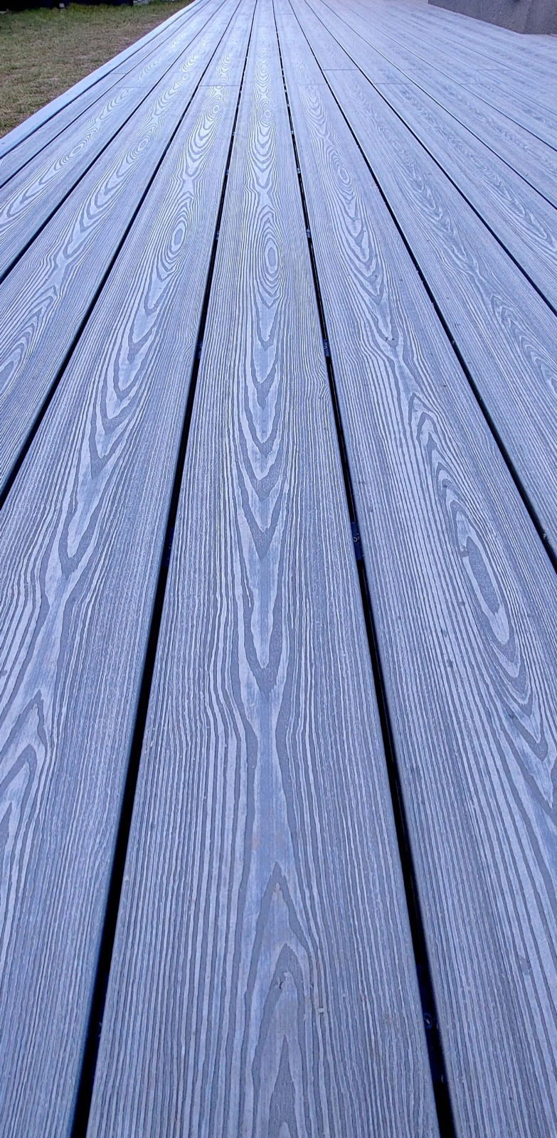 Niski taras z desek kompozytowych 3D Szary