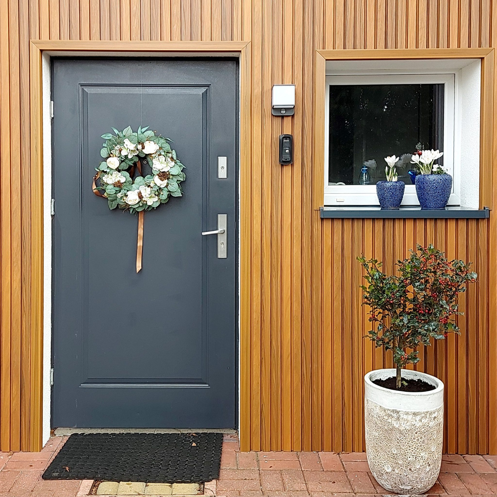 Nowoczesna elewacja z lameli kompozytowych Amber Premium