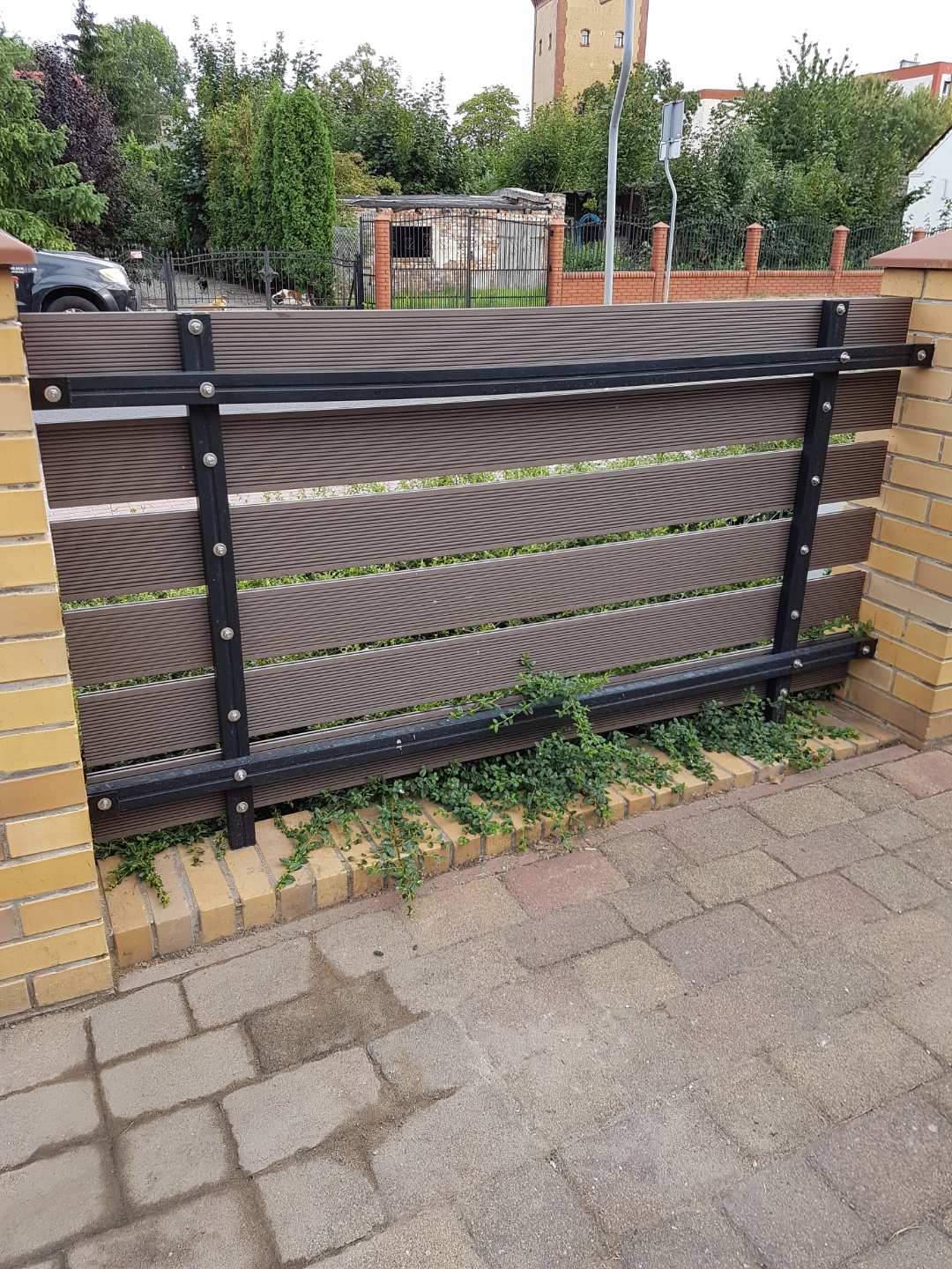 Ogrodzenie z deski tarasowej 3D Brąz – trwałość w eleganckim wydaniu