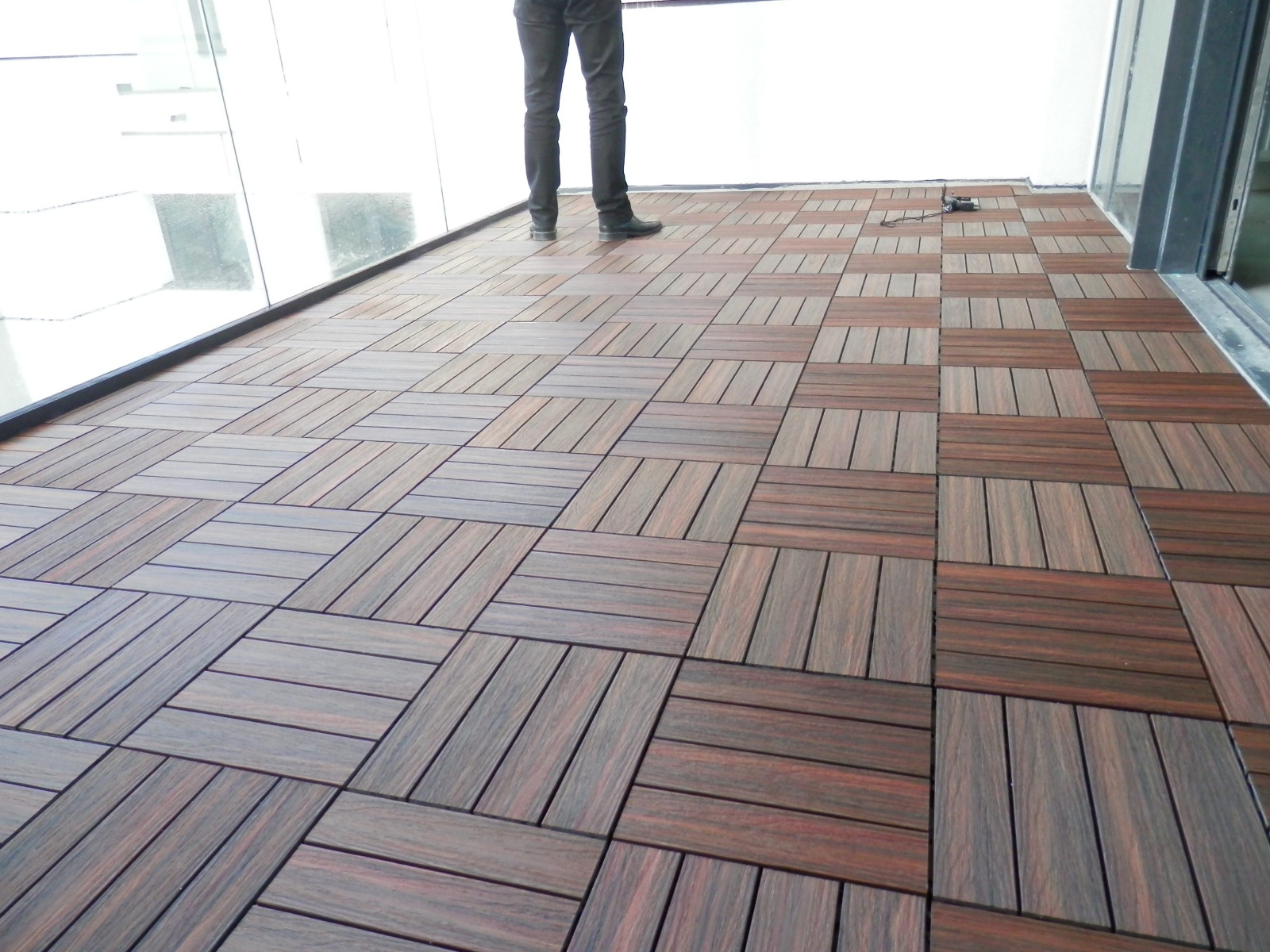 Podesty tarasowe Premium Redwood – szybka metamorfoza balkonu
