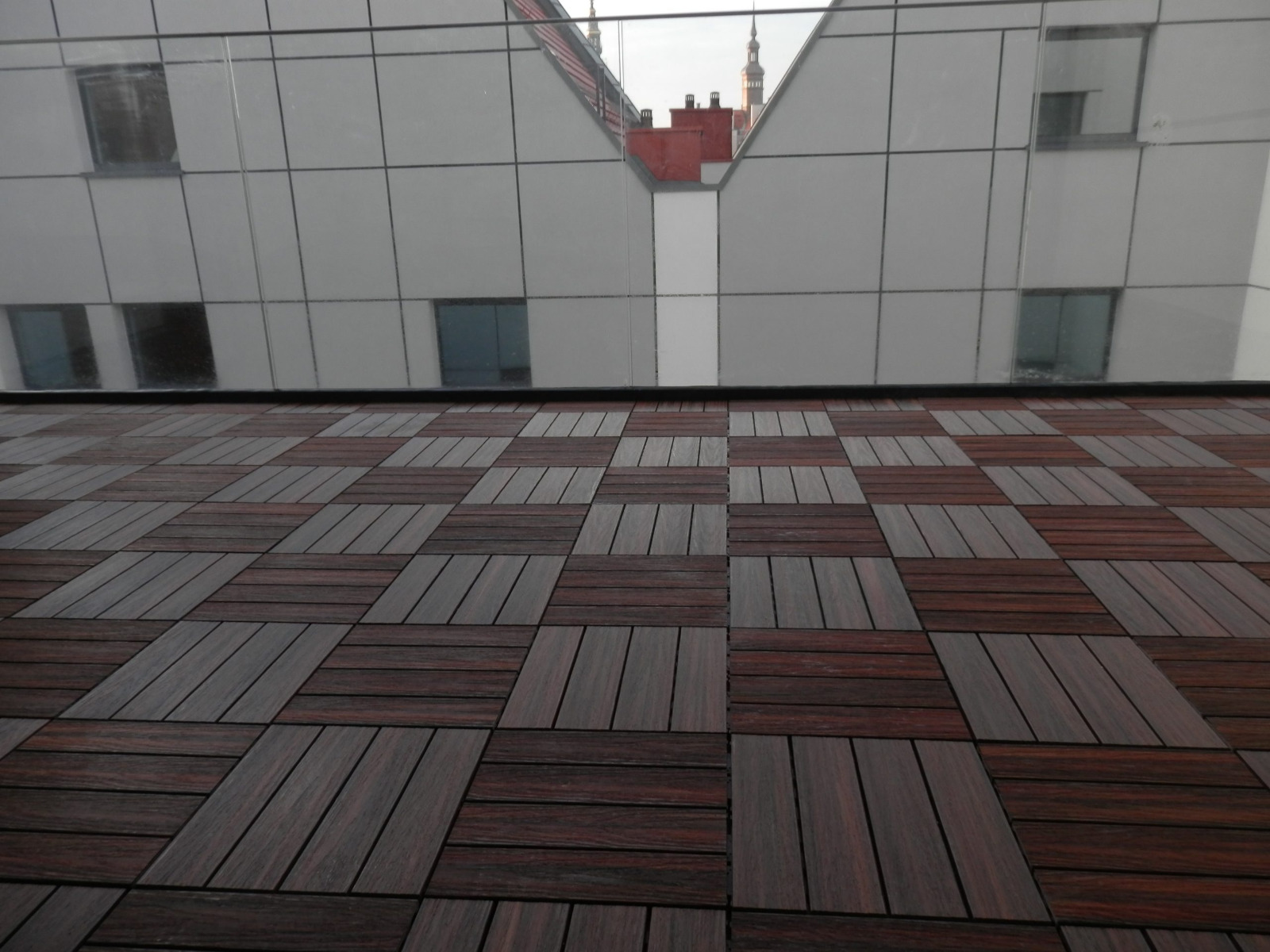 Podesty tarasowe Premium Redwood – szybka metamorfoza balkonu