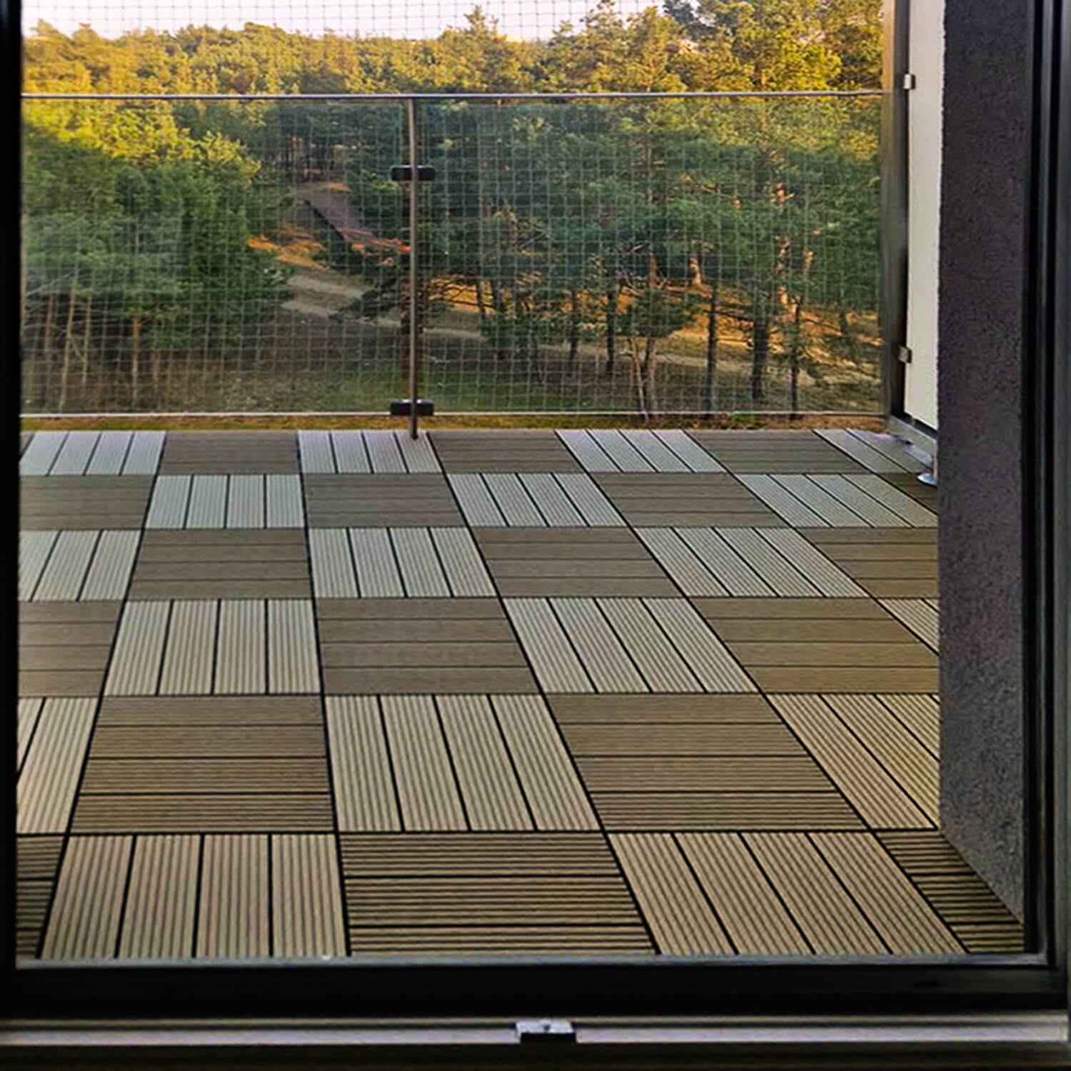 Praktyczny balkon z podestów tarasowych Miodowy Teak