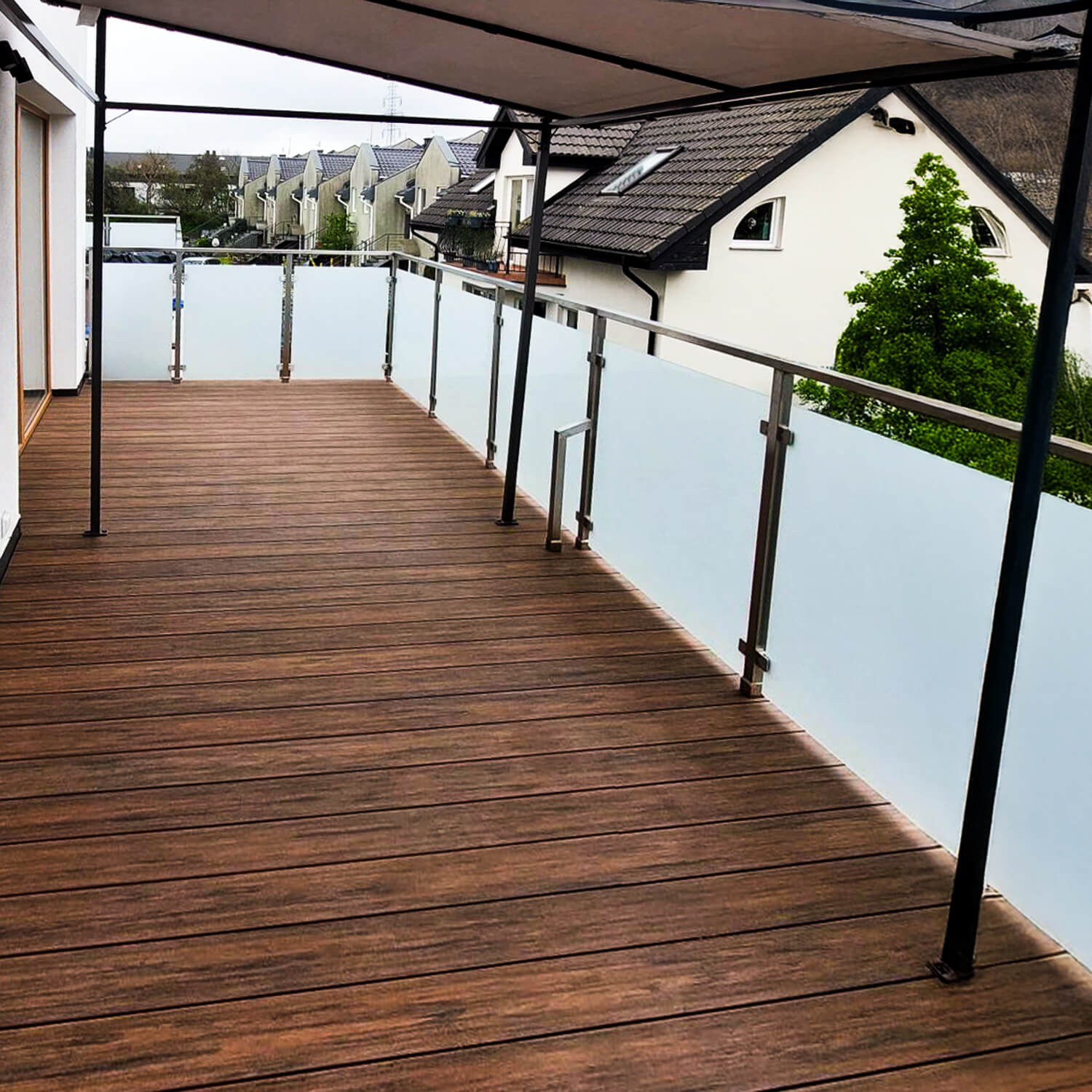Nowoczesny balkon z deski kompozytowej Premium Teak