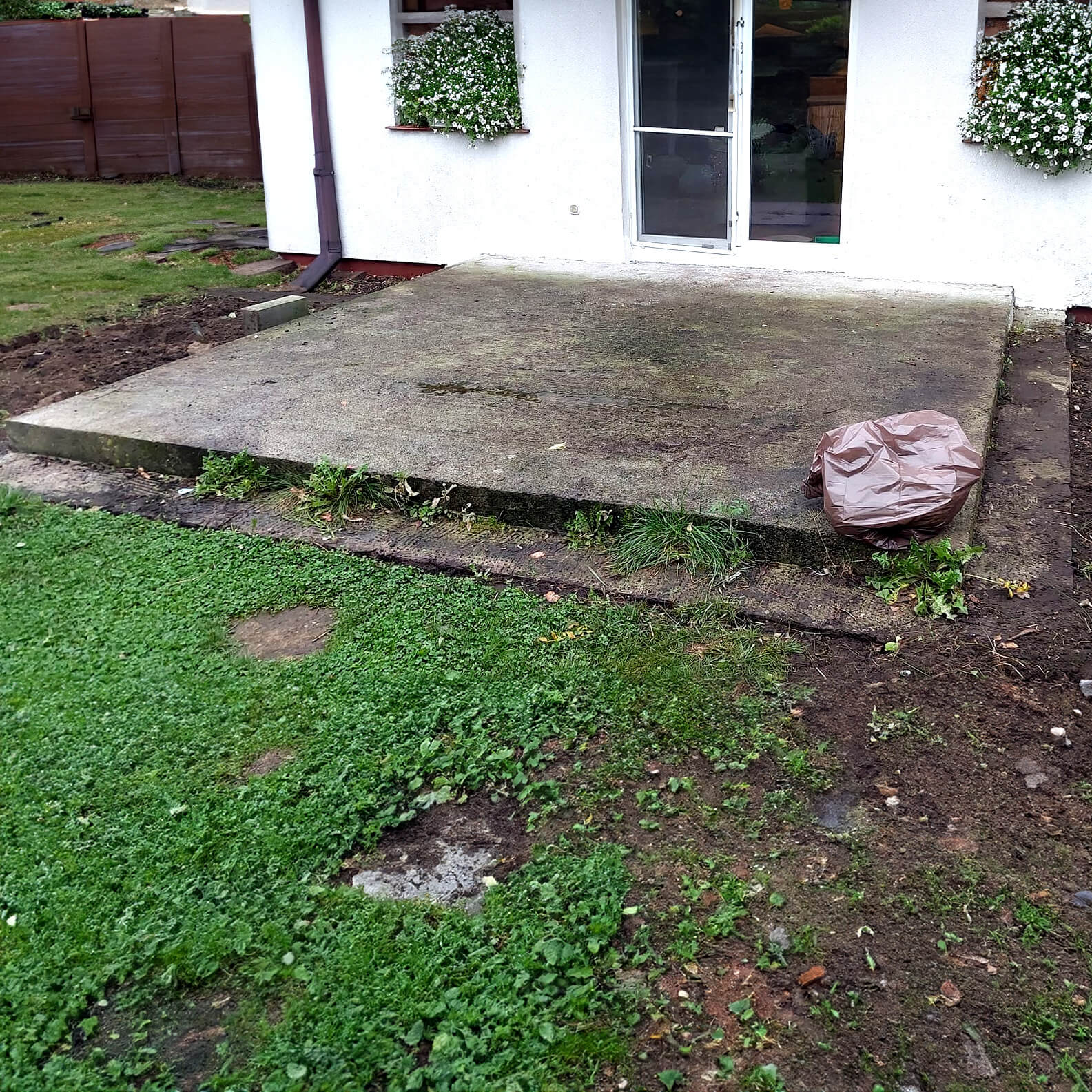 Kompleksowa metamorfoza tarasu z deską kompozytową Premium Redwood