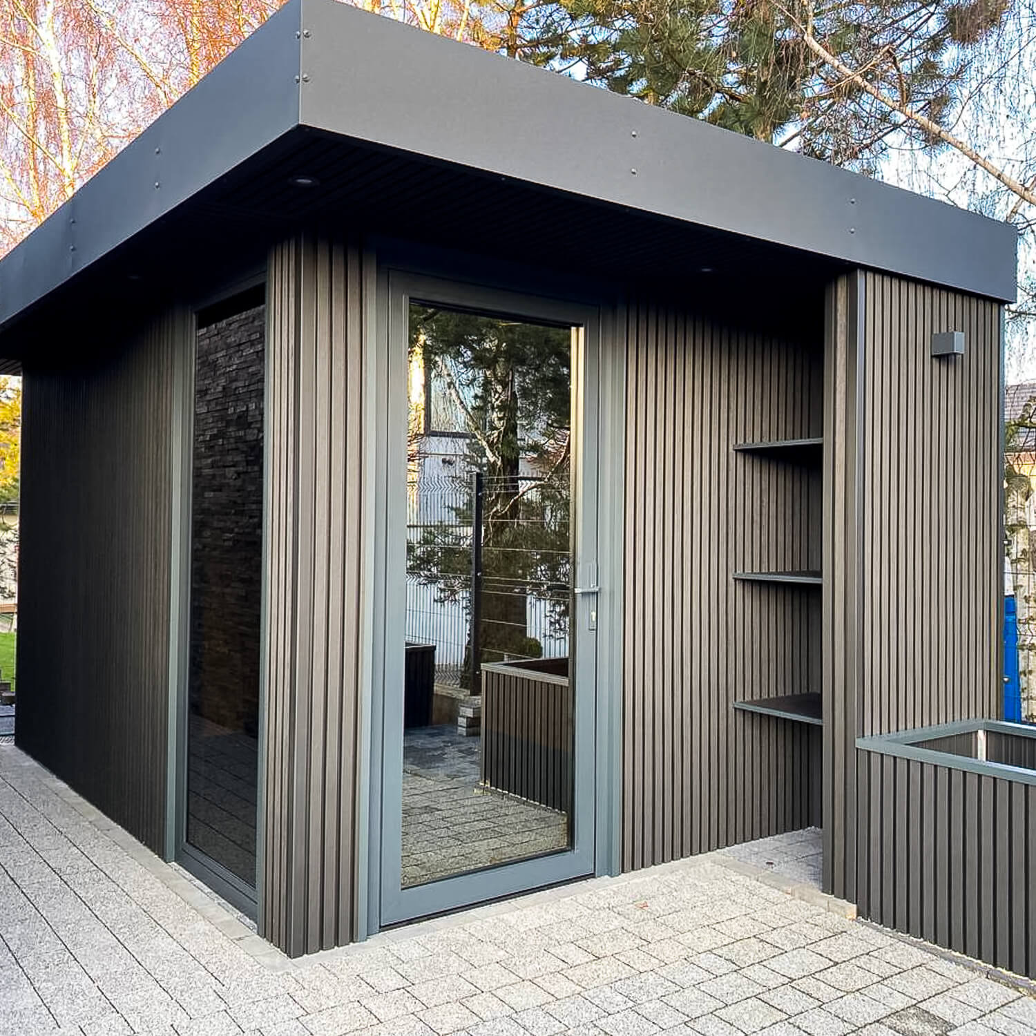 Minimalistyczna sauna ogrodowa - lamele Premium Silver Gray