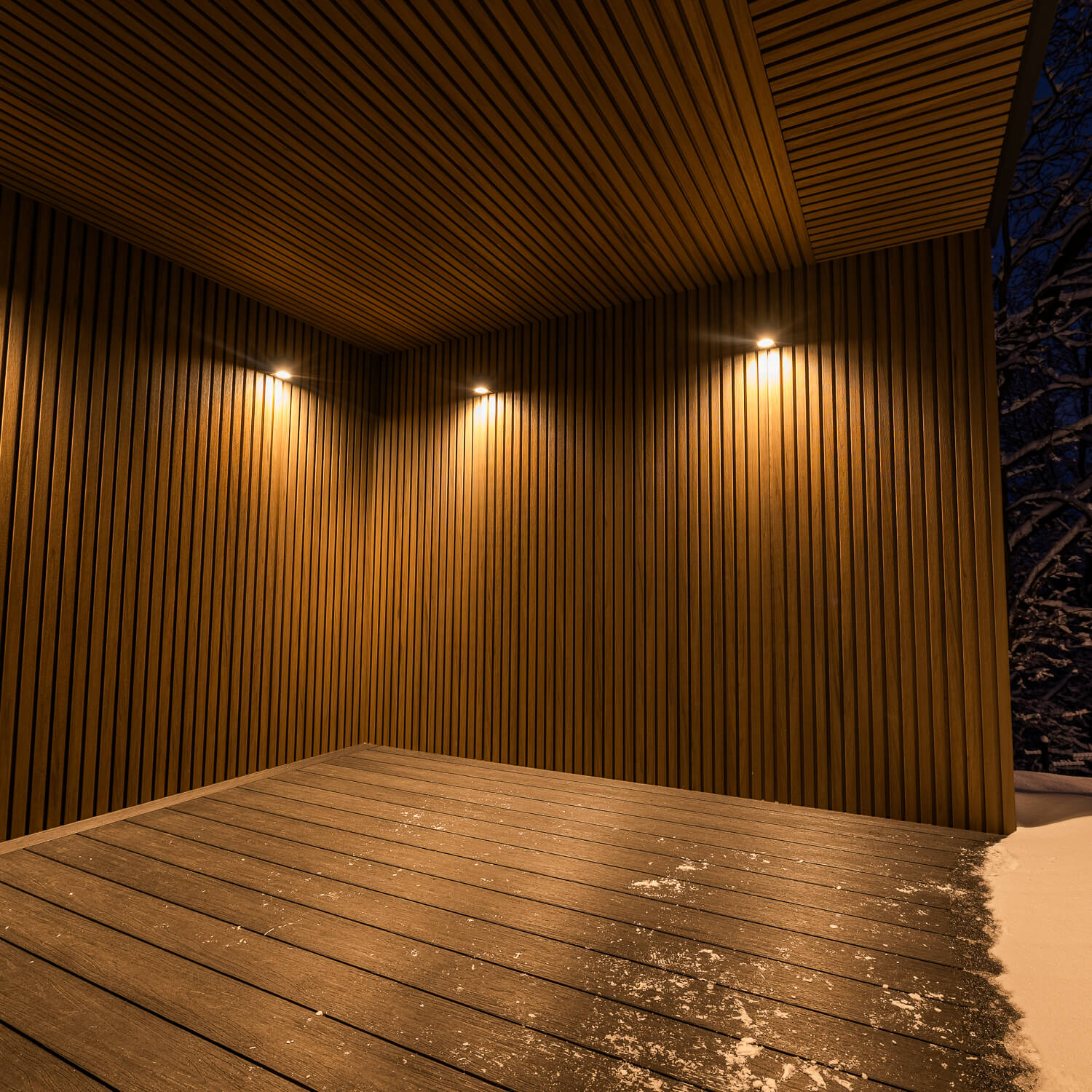 Ekskluzywna sauna w ogrodzie – wykończenie lamelami Premium Dąb Antyczny