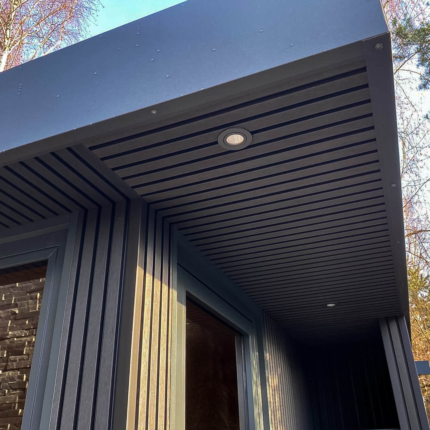 Minimalistyczna sauna ogrodowa - lamele Premium Silver Gray