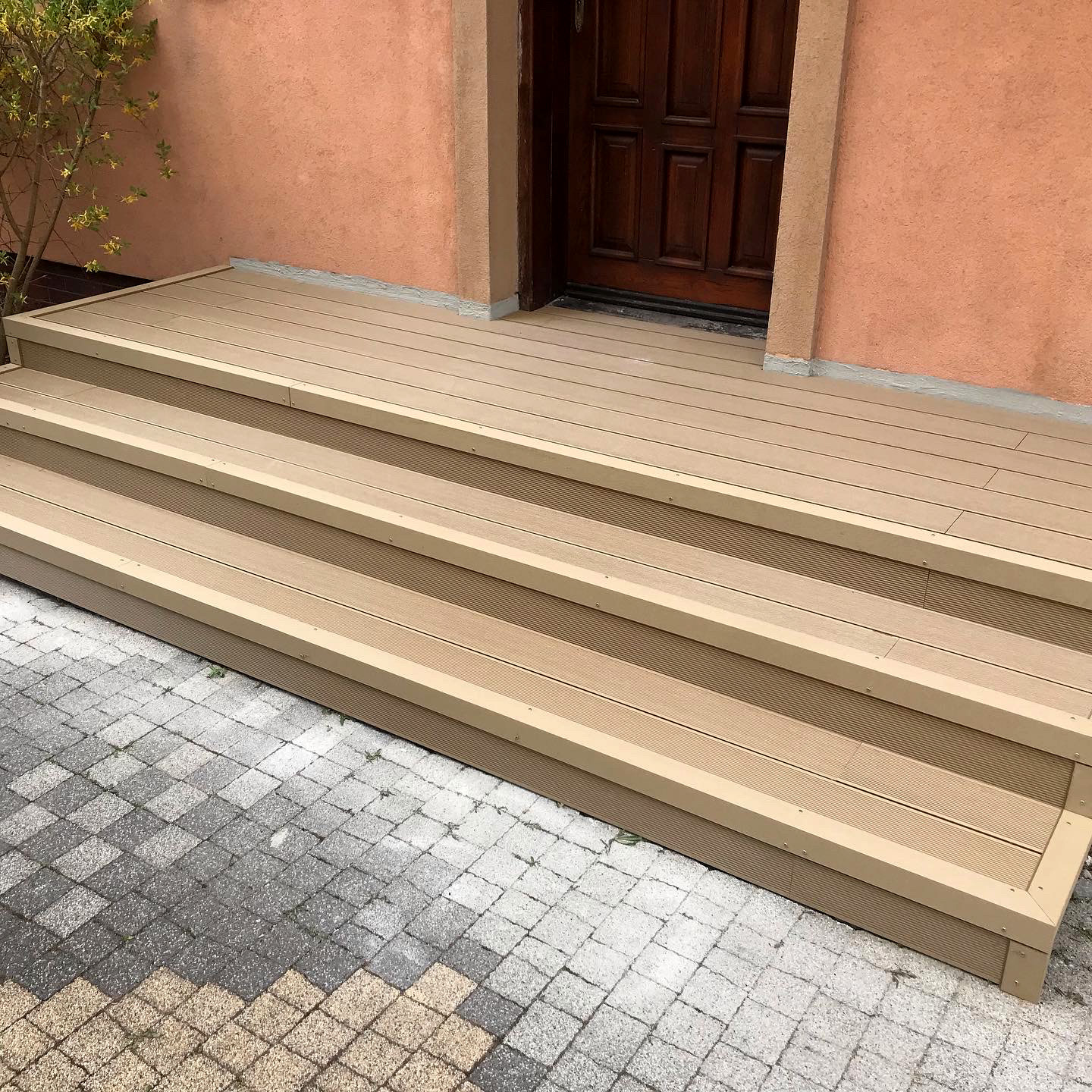 Schody z desek kompozytowych tarasowych Miodowy Teak