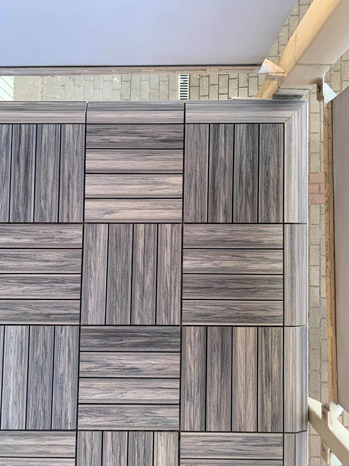 Balkon z podestów tarasowych kompozytowych Premium Gray