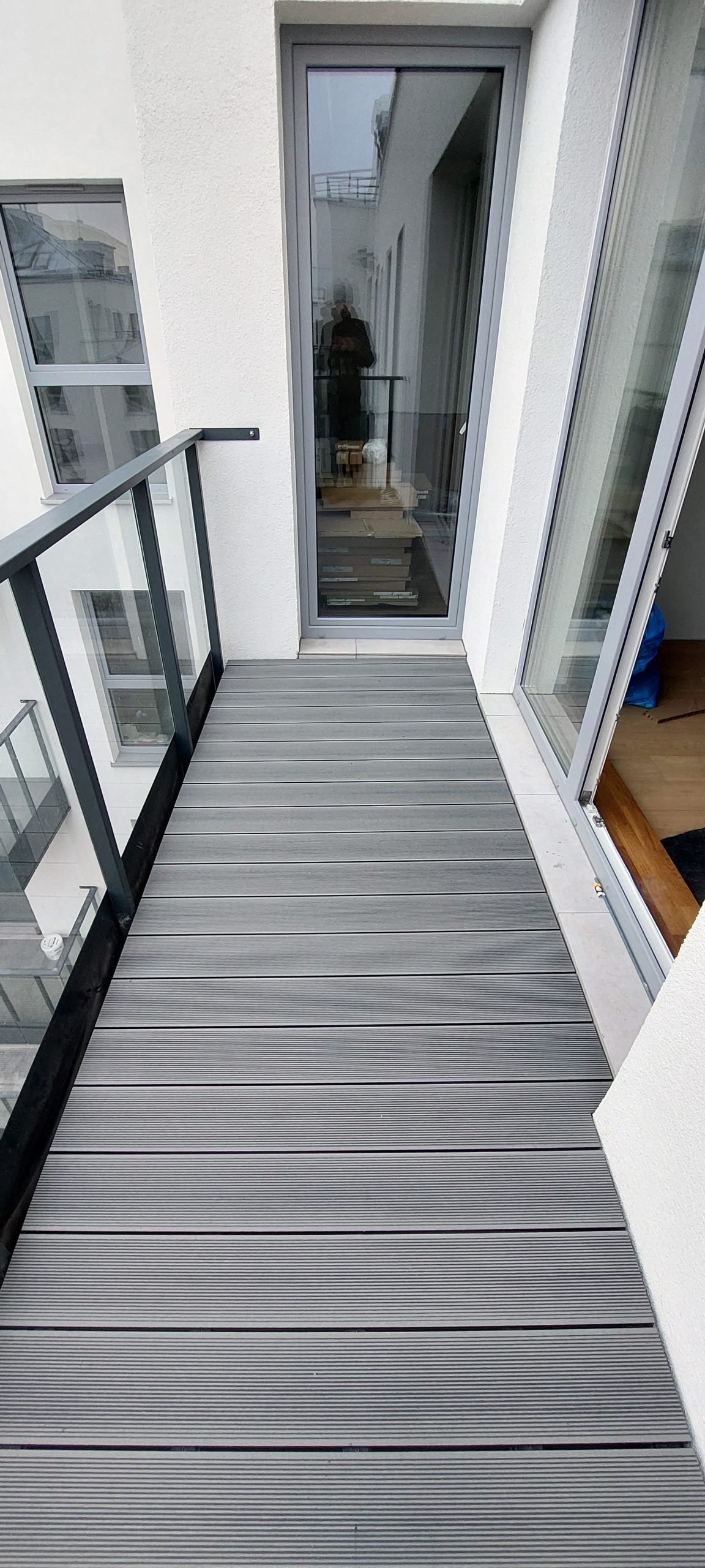 Balkon z deski tarasowej kompozytowej Standard 15 Jasny Szary