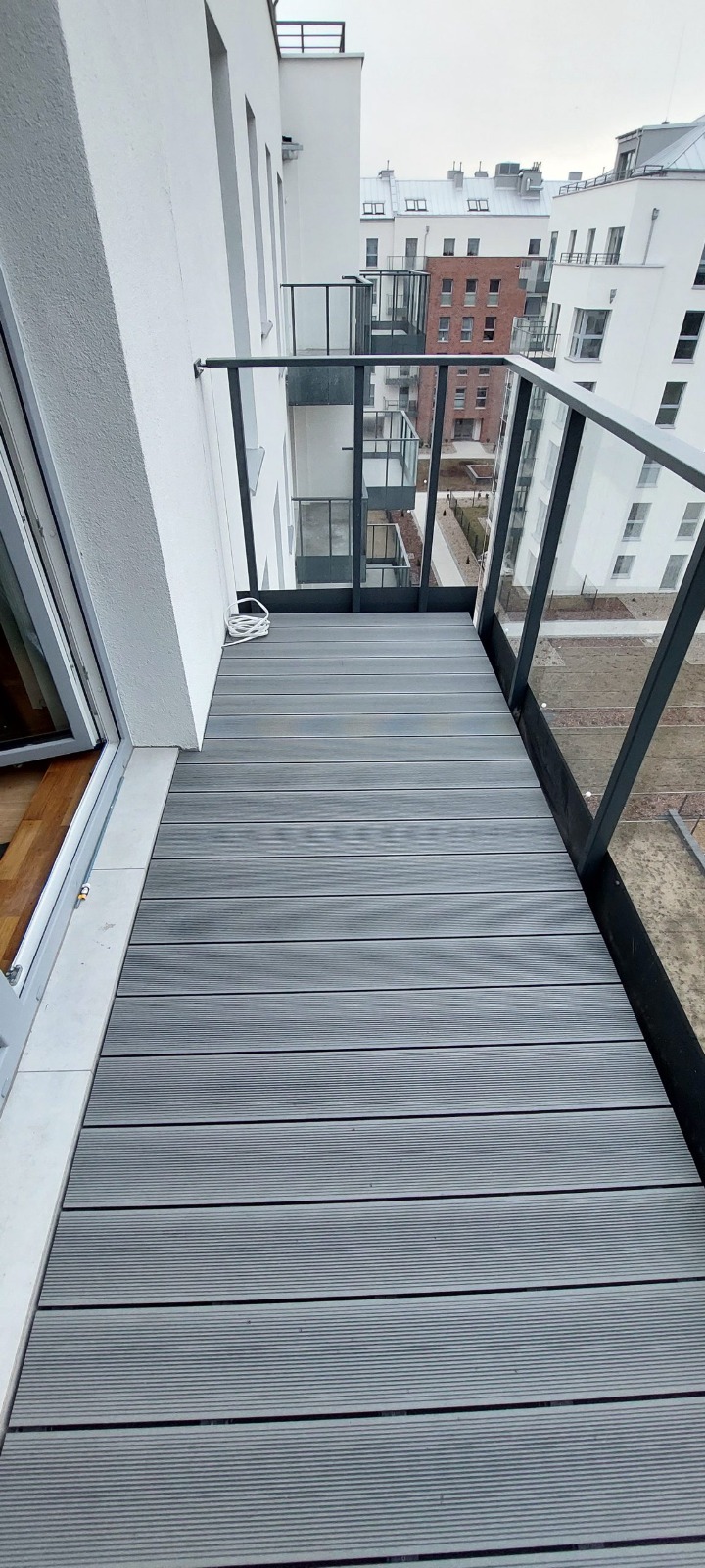 Balkon z deski tarasowej kompozytowej Standard 15 Jasny Szary