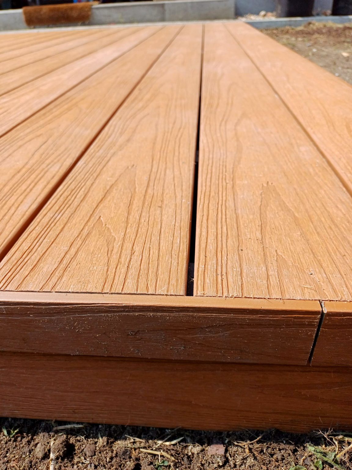 Mały taras z deski kompozytowej Cotto Premium