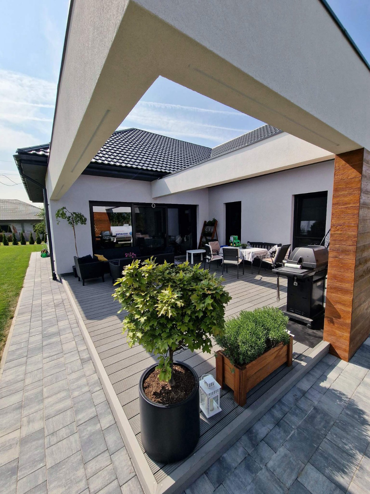 Taras z ryflowanej deski kompozytowej Standard Jasny Szary