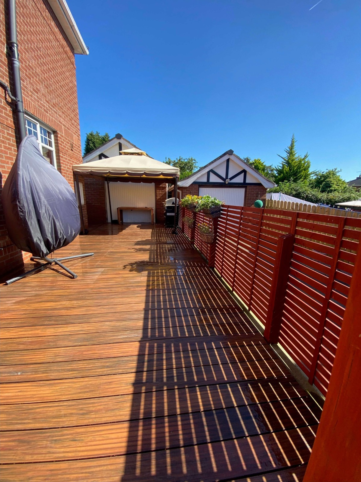 Taras ze schodami z deski kompozytowej Redwood Premium