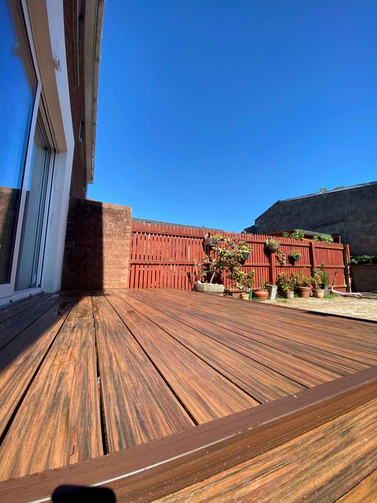 Taras ze schodami z deski kompozytowej Redwood Premium