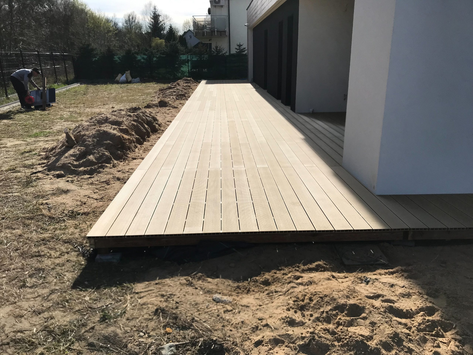 Taras Standard Miodowy Teak – funkcjonalna przestrzeń wokół domu