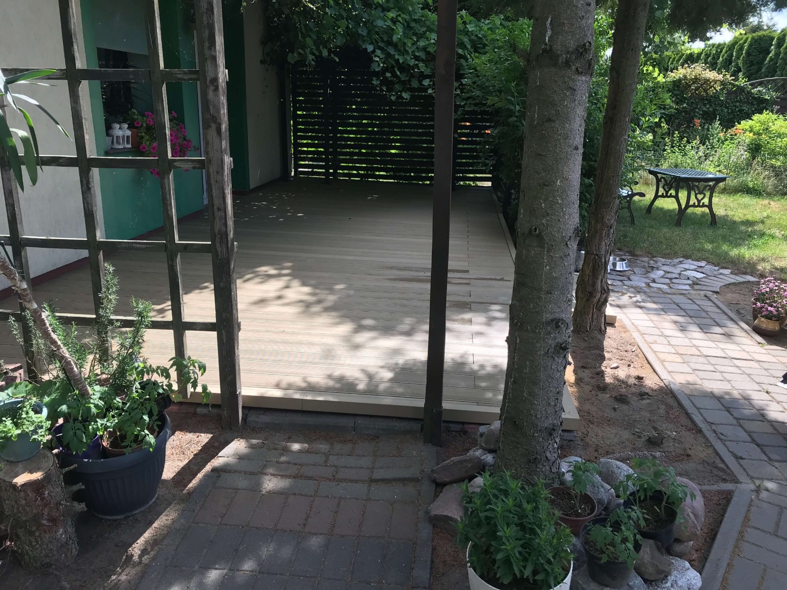 Taras z desek kompozytowych tarasowych Standard Miodowy Teak