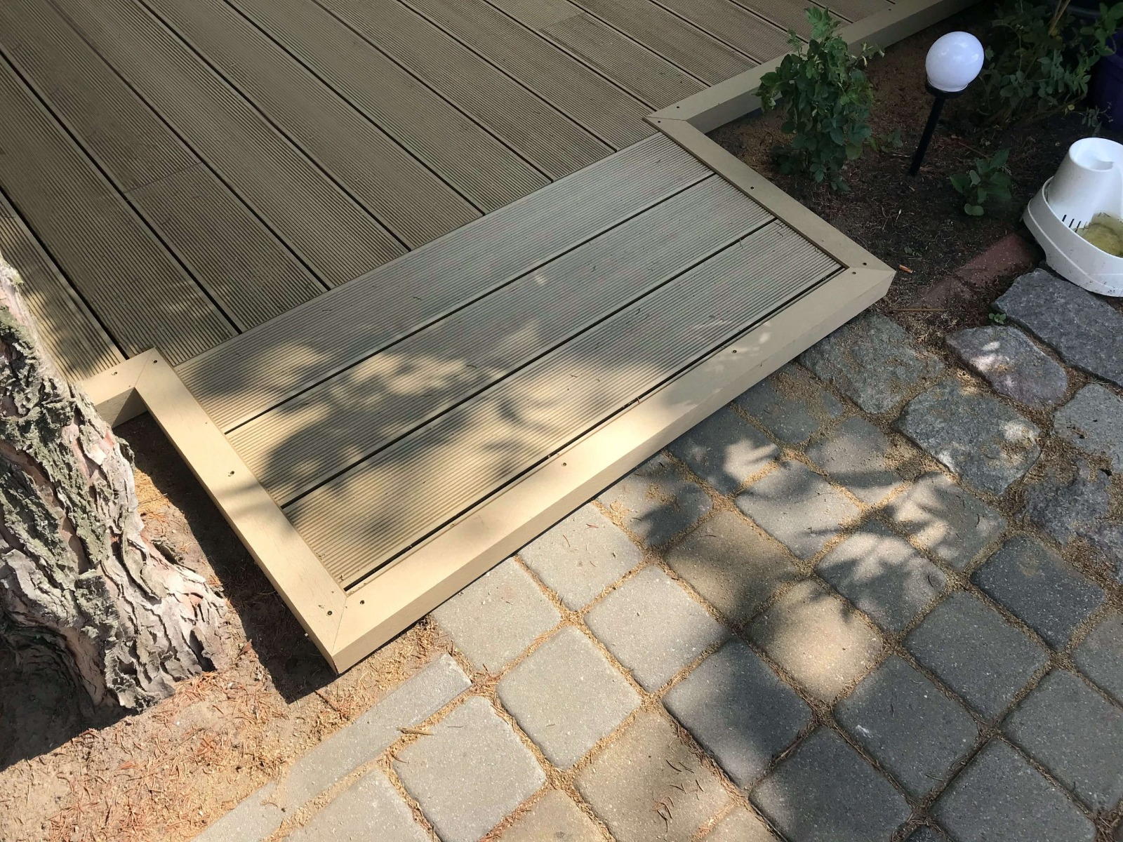 Taras z desek kompozytowych tarasowych Standard Miodowy Teak