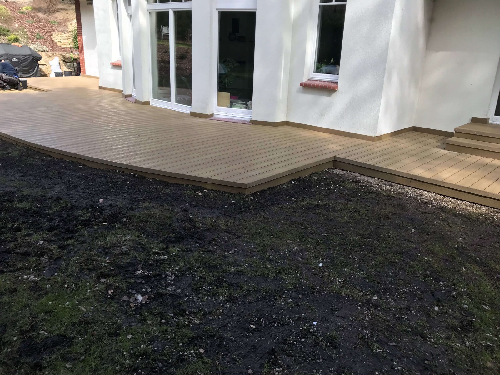 Taras ze schodkami z deski kompozytowej 3D Miodowy Teak