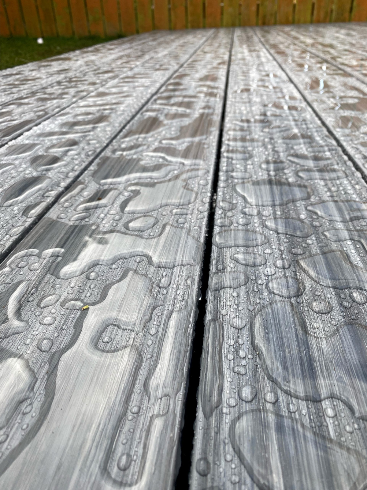 Taras z deski kompozytowej Premium Gray – stylowy akcent w przydomowym ogrodzie