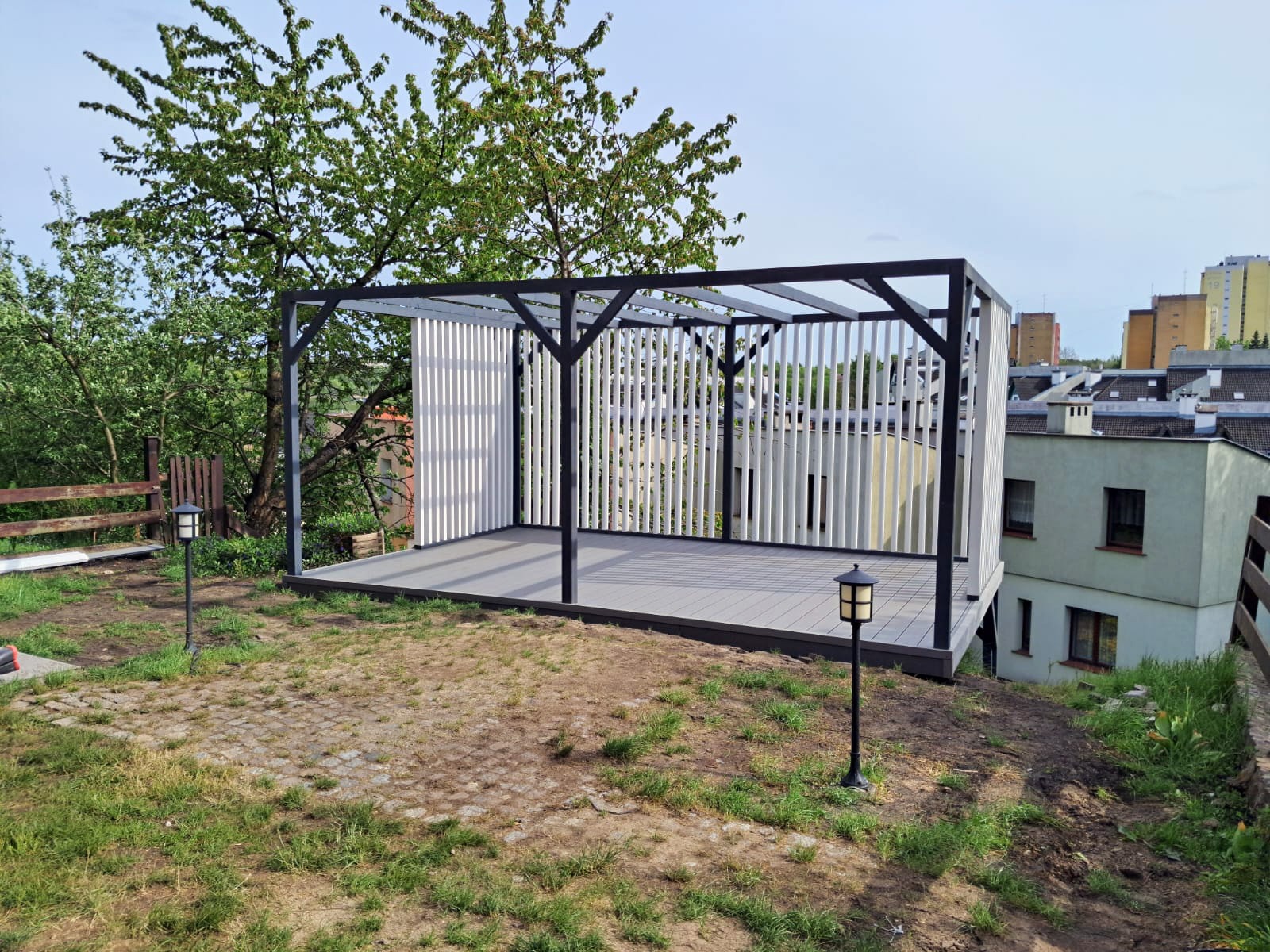 Szary taras kompozytowy – deska tarasowa Standard Jasny Szary