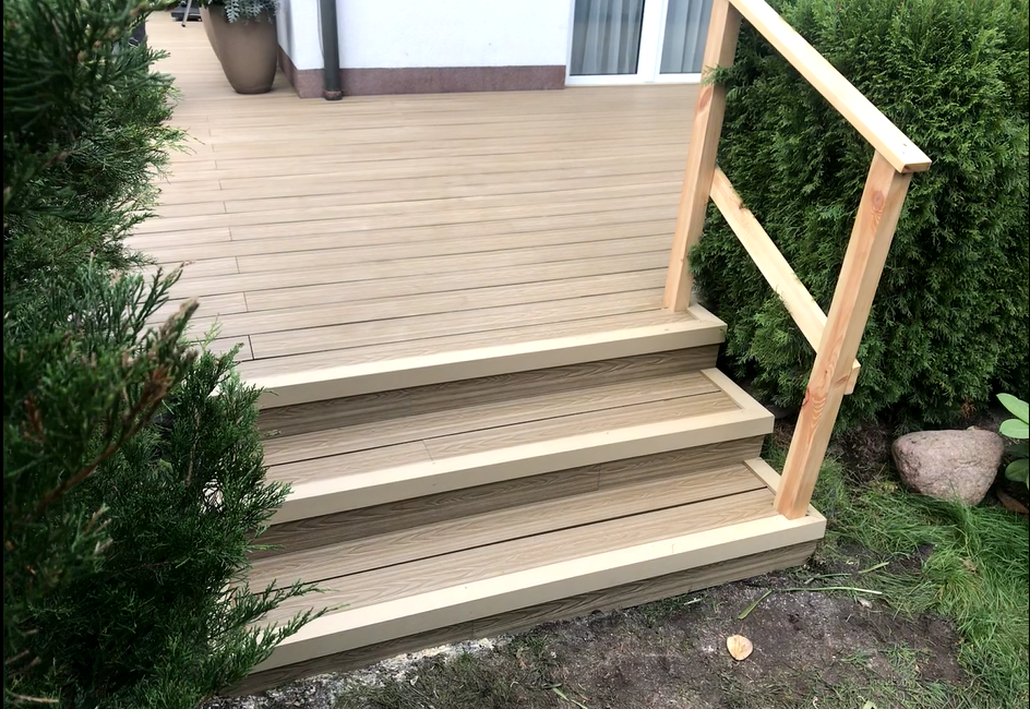 Taras z deski Miodowy Teak 3D – naturalny klimat w ogrodzie