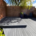 realizacja tarasu z deski kompozytowej premium gray