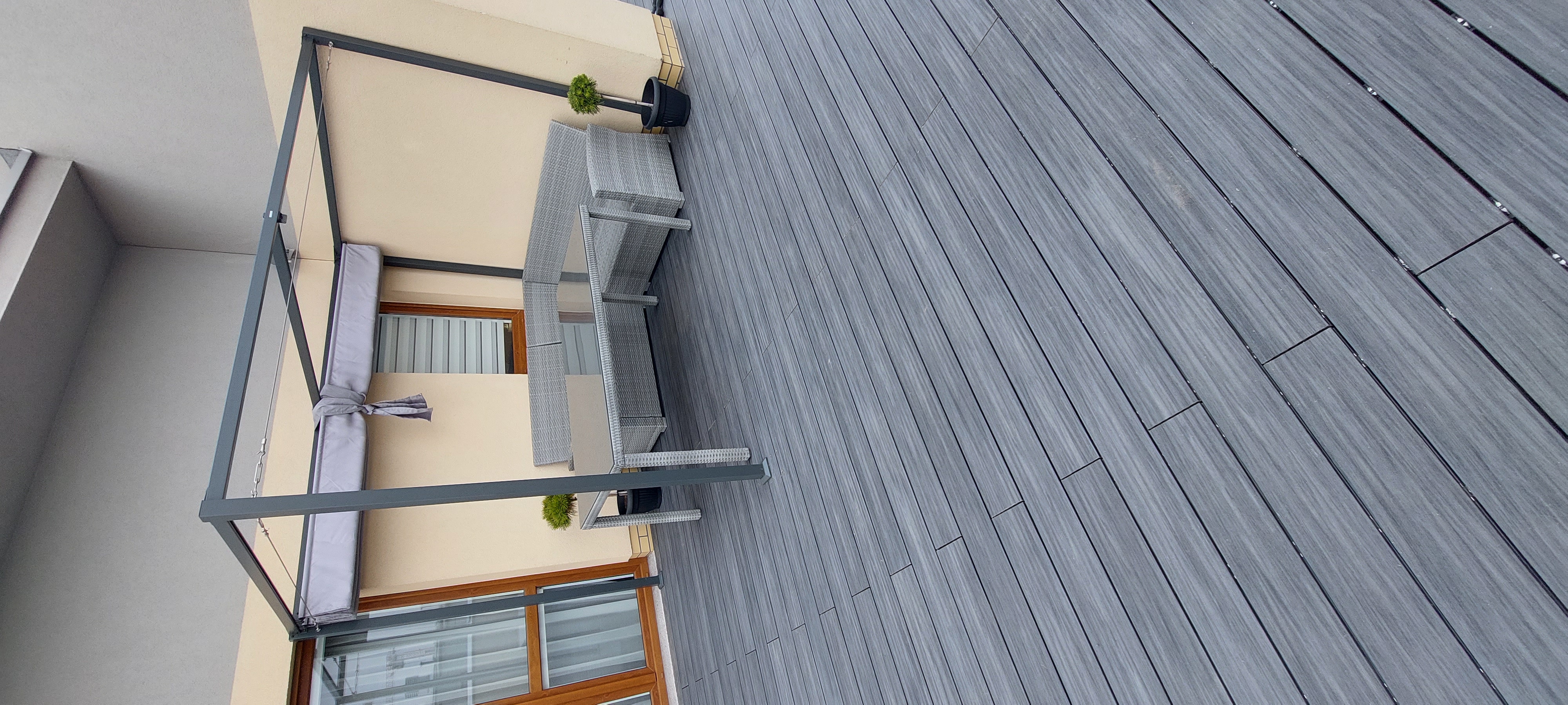 duzy balkon z deski kompozytowej premium gray